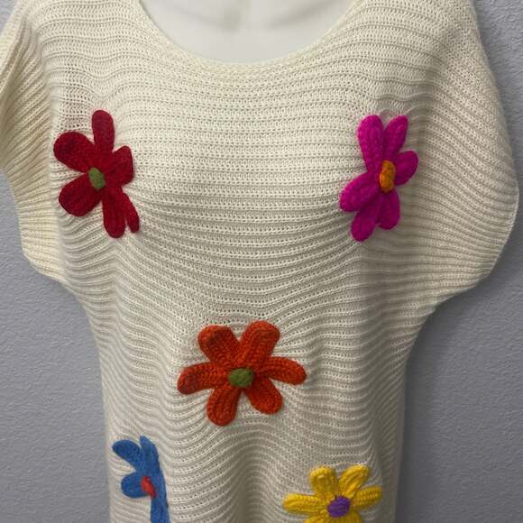 womens acrylic knit top vibrant floral embroidery short - Picture 3 of 3